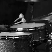 Le texte musical GONNA BE A LONG TIME de JOHN BUTLER TRIO est également présent dans l'album April uprising (2010)