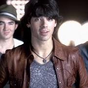 Le texte musical WALKIN' IN MY SHOES de JONAS BROTHERS est également présent dans l'album Camp rock 2: the final jam (2010)