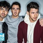 Le texte musical COOL de JONAS BROTHERS est également présent dans l'album Happiness begins (2019)