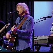 Le texte musical ON THE ROAD TO LOVE de JUSTIN HAYWARD est également présent dans l'album Spirits of the western sky (2013)