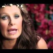 Le texte musical HAPPY WOMAN BLUES de KASEY CHAMBERS est également présent dans l'album Storybook (2012)