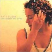 Le texte musical BRING ME A BOAT de KATE RUSBY est également présent dans l'album Underneath the stars (2003)