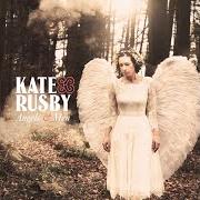 Le texte musical SANTA NEVER BRINGS ME A BANJO de KATE RUSBY est également présent dans l'album Angels and men (2017)