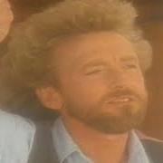 Le texte musical IT'S ALL COMING BACK TO ME NOW de KEITH WHITLEY est également présent dans l'album Don't close your eyes