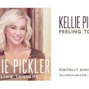 Le texte musical FEELING TONIGHT de KELLIE PICKLER est également présent dans l'album Feeling tonight (2015)