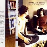 Le texte musical RIOT ON AN EMPTY STREET de KINGS OF CONVENIENCE est également présent dans l'album Declaration of dependence (2009)