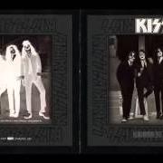 Le texte musical SHE de KISS est également présent dans l'album Dressed to kill (1975)