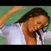 Le texte musical BLAZIN de ALISON HINDS est également présent dans l'album Soca queen (2007)