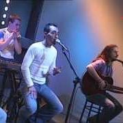 Le texte musical NO ME PREGUNTES DONDE VOY de LA CAJA DE PANDORA est également présent dans l'album A nuestra vida otro sentío (2001)