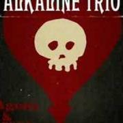 Le texte musical LOVE LOVE KISS KISS de ALKALINE TRIO est également présent dans l'album Agony and irony (2008)