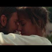 Le texte musical SHALLOW (FEAT. BRADLEY COOPER) de LADY GAGA est également présent dans l'album A star is born (2018)